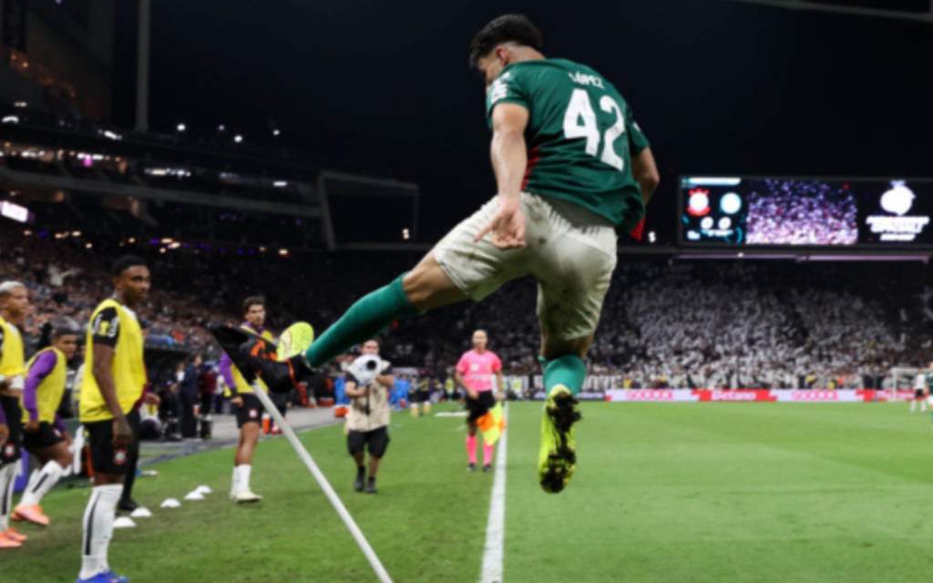 Felipe Melo minimiza tumulto após Flaco López chutar bandeira do Corinthians no Dérbi
