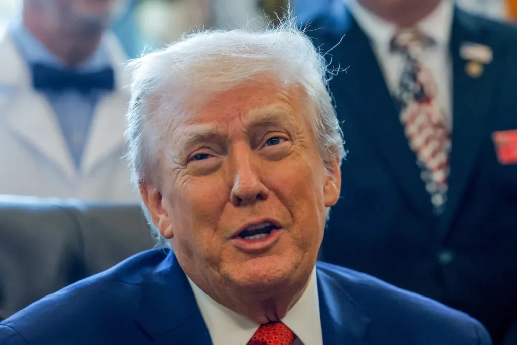 Casa Branca remove vídeo racista sobre os Obama publicado por Trump após 12 horas